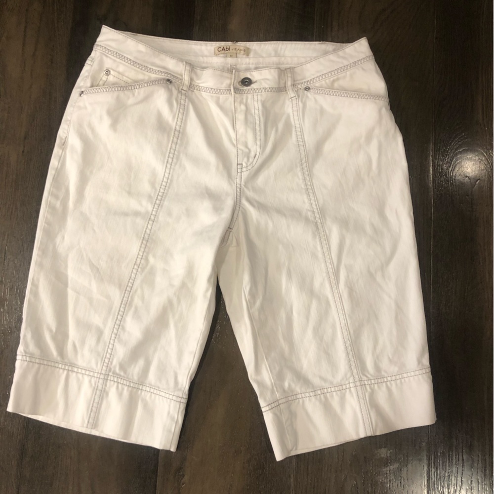 Women’s Cabi Jeans Bermuda shorts size 12, white with gray stitching.